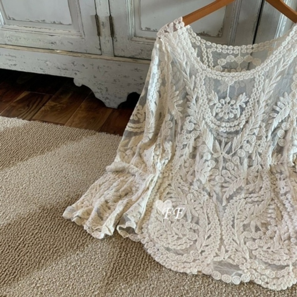 Boutique Bohemian Crochet Lace Long Sleeve Blouse - Picture 5 of 7